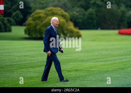 Washington, Usa. 07. Aug. 2023. Nach einem Wochenende in Delaware am Montag, den 7. August 2023, wandert Präsident Joe Biden über den South Lawn des Weißen Hauses in Washington, DC. Foto: Bonnie Cash/Pool/ABACAPRESS.COM Guthaben: Abaca Press/Alamy Live News Stockfoto