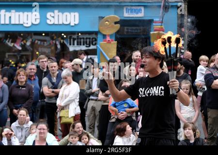 Edinburgh, Großbritannien. 07. Aug. 2023. Montag, 07. August 2023. Edinburgh Fringe Day 3: Street Entertainment in the Royal Mile die weltweit größte Plattform für kreative Freiheit findet vom 04. Bis 28. August statt. Kredit: Rob Gray/Alamy Live News Stockfoto