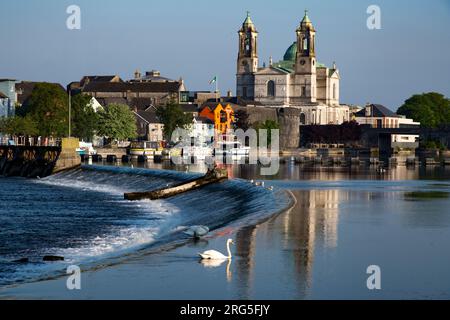 Die Kirche von St. Peter und Paul, am Fluss Shannon in Athlone, County Roscommon und Weatmeath, Irland Stockfoto