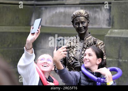 Edinburgh, Großbritannien. 07. Aug. 2023. Montag, 07. August 2023. Edinburgh Fringe Day 3: Street Entertainment in the Royal Mile die weltweit größte Plattform für kreative Freiheit findet vom 04. Bis 28. August statt. Kredit: Rob Gray/Alamy Live News Stockfoto