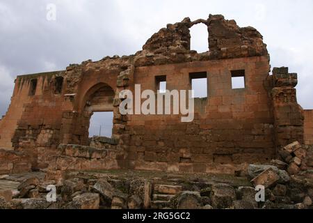 In den alten Ruinen von Harran, Türkei, befindet sich eine Madrasa aus dem 12. Jahrhundert. Sie gilt als die älteste Universität der Welt. Stockfoto