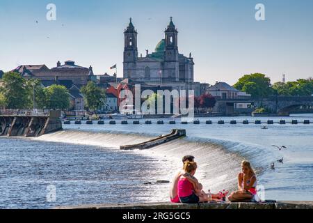 Die Kirche von St. Peter und Paul, am Fluss Shannon in Athlone, County Roscommon und Weatmeath, Irland Stockfoto