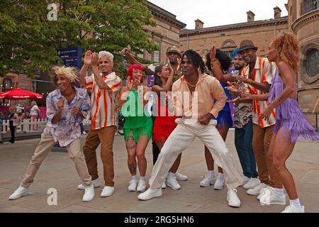 Fototermin: Havana Street Party, Bristo Square, Edinburgh, Schottland. UK. 7. August 2023. Havana Street Party, eine spektakuläre Tanzshow im Sommer aus Kuba, die das Ulimate-Partyerlebnis zum Edinburgh Festival Fringe umschließt. Bristo Square, Underbelly, 3-27. August 2023. Havana Besetzung : Nadiezhda Valdes Carbonell, Carlos Garcia Rodriguez,Osvady Despaigne Gainza, Liuven Dopico Linares, Yoanis Pelaez Tamayo, Oddebi García Fabars, 'Chaiky' Darien Lopez Perez, Laura Amaro Diaz, Monica Bello Gonzalez, 'Mederola' JeniTuno. Erzweiß/alamy Live-Nachrichten. Stockfoto