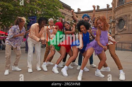 Fototermin: Havana Street Party, Bristo Square, Edinburgh, Schottland. UK. 7. August 2023. Havana Street Party, eine spektakuläre Tanzshow im Sommer aus Kuba, die das Ulimate-Partyerlebnis zum Edinburgh Festival Fringe umschließt. Bristo Square, Underbelly, 3-27. August 2023. Havana Besetzung : Nadiezhda Valdes Carbonell, Carlos Garcia Rodriguez,Osvady Despaigne Gainza, Liuven Dopico Linares, Yoanis Pelaez Tamayo, Oddebi García Fabars, 'Chaiky' Darien Lopez Perez, Laura Amaro Diaz, Monica Bello Gonzalez, 'Mederola' JeniTuno. Erzweiß/alamy Live-Nachrichten. Stockfoto