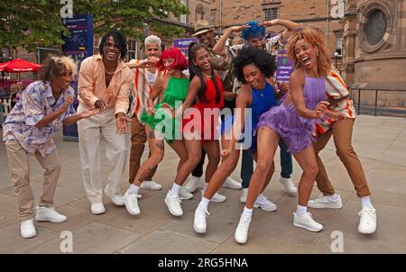 Fototermin: Havana Street Party, Bristo Square, Edinburgh, Schottland. UK. 7. August 2023. Havana Street Party, eine spektakuläre Tanzshow im Sommer aus Kuba, die das Ulimate-Partyerlebnis zum Edinburgh Festival Fringe umschließt. Bristo Square, Underbelly, 3-27. August 2023. Havana Besetzung : Nadiezhda Valdes Carbonell, Carlos Garcia Rodriguez,Osvady Despaigne Gainza, Liuven Dopico Linares, Yoanis Pelaez Tamayo, Oddebi García Fabars, 'Chaiky' Darien Lopez Perez, Laura Amaro Diaz, Monica Bello Gonzalez, 'Mederola' JeniTuno. Erzweiß/alamy Live-Nachrichten. Stockfoto