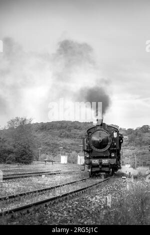 Historische Dampfeisenbahn in der Landschaft von Siena, Toskana, Italien, Europa Stockfoto