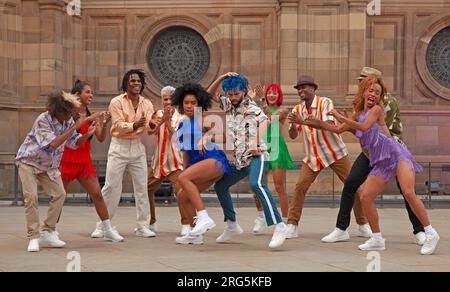 Fototermin: Havana Street Party, Bristo Square, Edinburgh, Schottland. UK. 7. August 2023. Havana Street Party, eine spektakuläre Tanzshow im Sommer aus Kuba, die das Ulimate-Partyerlebnis zum Edinburgh Festival Fringe umschließt. Bristo Square, Underbelly, 3-27. August 2023. Havana Besetzung : Nadiezhda Valdes Carbonell, Carlos Garcia Rodriguez,Osvady Despaigne Gainza, Liuven Dopico Linares, Yoanis Pelaez Tamayo, Oddebi García Fabars, 'Chaiky' Darien Lopez Perez, Laura Amaro Diaz, Monica Bello Gonzalez, 'Mederola' JeniTuno. Erzweiß/alamy Live-Nachrichten. Stockfoto