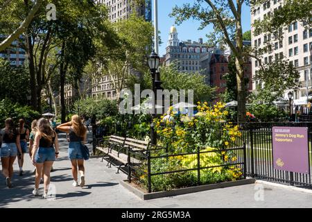 Jemmys Dog Run ist ein großer Hundespielplatz im Madison Square Park, New York City, 2023, USA Stockfoto