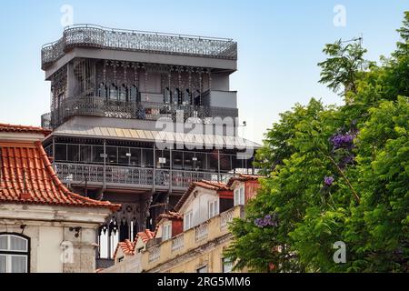 Santa Justa Lift, Elevador de Santa Justa in Lissabon, Portugal. Berühmter historischer Aufzug, auch Carmo Lift genannt. Stockfoto