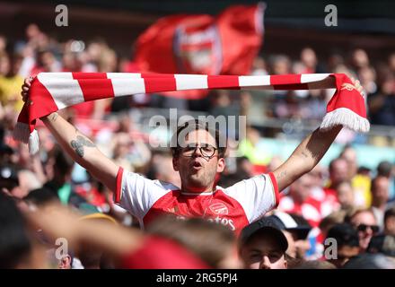 London, Großbritannien. 6. Aug. 2023. Ein Arsenal-Fan während des FA Community Shield-Spiels im Wembley Stadium, London. Das Bild sollte lauten: Paul Terry/Sportimage Credit: Sportimage Ltd/Alamy Live News Stockfoto