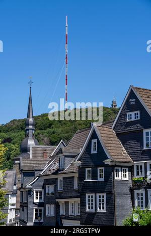 Die Altstadt von Langenberg, ein Bezirk Velbert im Bezirk Mettmann, eine von 2 Antennen des Senders Langenberg des WDR for Stockfoto