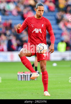 Preston, Großbritannien. 07. Aug. 2023. Virgil van Dijk (FC Liverpool) während des Vorsaison-Freundschaftsspiels zwischen Liverpool und SV Darmstadt 98 in Deepdale, Preston, England am 7. August 2023. Foto: Mark Dunn. Nur redaktionelle Verwendung, Lizenz für kommerzielle Verwendung erforderlich. Keine Verwendung bei Wetten, Spielen oder Veröffentlichungen von Clubs/Ligen/Spielern. Kredit: UK Sports Pics Ltd/Alamy Live News Stockfoto