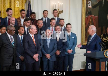 Washington, Vereinigte Staaten. 07. Aug. 2023. US-Präsident Joe Biden begrüßt die Houston Astros im East Room des Weißen Hauses zu Ehren ihres Sieges der World Series 2022 in Washington, DC, Montag, 7. August, 2023. Kredit: Rod Lamkey/CNP/dpa/Alamy Live News Stockfoto