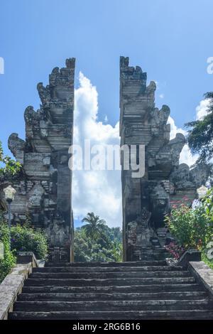 Candi Bentar oder Split Gateway, Pura Kehen, Cempaga, Bangli Regency, Bali, Indonesien. Pura Kehen wurde mindestens im 13. Jahrhundert gegründet und war der roy Stockfoto