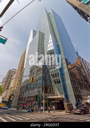 Prism Tower: Ein gläserner Wohnhochkratzer mit zwei Adressen: 400 Park Avenue South für Eigentümer von Ferienwohnungen, 50 East 28. Street für Mieter. Stockfoto