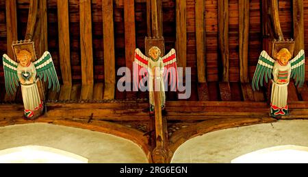 South Creake Kirche, Hammerbalken aus dem 15. Jahrhundert, mittelalterliches Detail, Engelsdach, Engel, Norfolk, England, Großbritannien Stockfoto