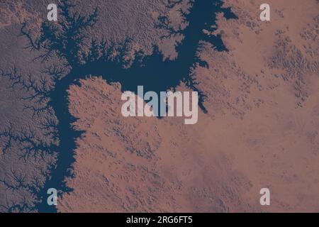 Blick aus dem All auf den Nasser-See, ein riesiges Reservoir im Süden Ägyptens und Nordsudan. Stockfoto