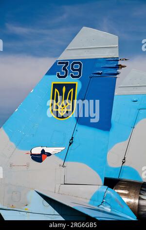 Flosse eines ukrainischen Air Force Su-27 Flanker-Jet. Stockfoto