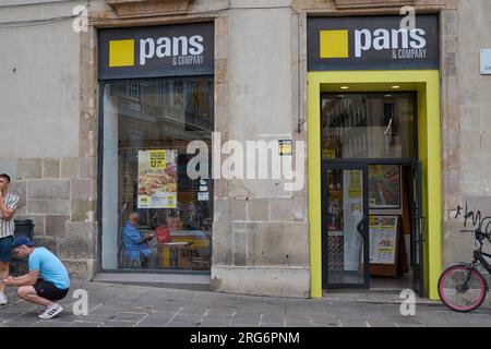 04.08.2023. Barcelona, Spanien, ​​pans & Company mit Sitz auf der plaza sant jaume Stockfoto