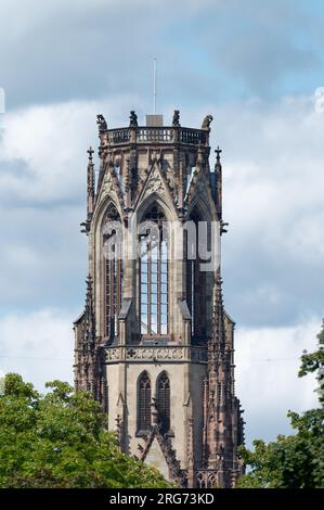 Turm der neogotischen katholischen Kirche St. Agnes in köln Stockfoto