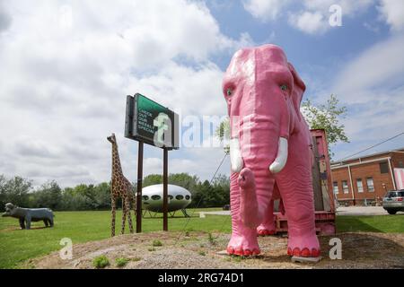 Pink Elephant Antique Mall in Livingston, Illinois Stockfoto