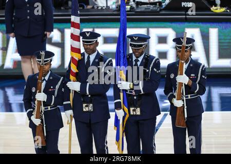 7. August 2023: Mitglieder der Ehrengarde präsentieren die Farben vor dem Start des USA Basketball Showcase mit den USA gegen Puerto Rico in der T-Mobile Arena am 7. August 2023 in Las Vegas, NV. Christopher Trim/CSM. Stockfoto