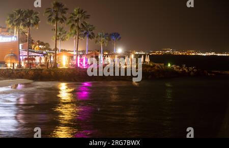 Palma, Spanien. 07. Aug. 2023. Menschen laufen in Palma in ungewöhnlich heißen Nächten. Kredit: Clara Margais/dpa/Alamy Live News Stockfoto