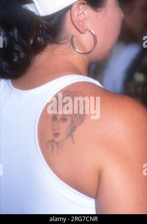 Burbank, Kalifornien, USA 20. Juli 1996 Fan with I Love Lucy Lucille Ball Tattoo beim Them Love Lucy Convention im Burbank Airport Hilton am 20. Juli 1996 in Burbank, Kalifornien, USA. Foto: Barry King/Alamy Stock Photo Stockfoto