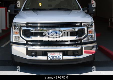 Weißer ford Super Duty Pickup-Truck F250 350 Frontansicht USA Stockfoto