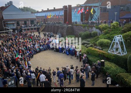 Charleroi, Belgien. 08. Aug. 2023. Illustrationen die Bilder zeigen eine Gedenkfeier der Minenkatastrophe Bois du Cazier in Marcinelle, Charleroi, am Dienstag, den 08. August 2023, anlässlich des 67. Jahrestages der Tragödie. Am 8. August 1956 wurden bei einem Brand, der die Mine zerstörte, 262 Menschen getötet. BELGA PHOTO VIRGINIE LEFOUR Kredit: Belga News Agency/Alamy Live News Stockfoto