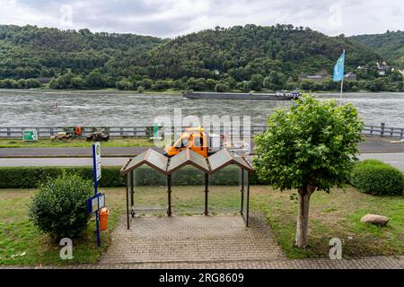 Bushaltestelle in Lorchhausen, Stadtteil Lorch, im Oberen Mittelrheintal, wochentags 6 Haltestellen der örtlichen Busverbindung des RTV, Hessen, Stockfoto