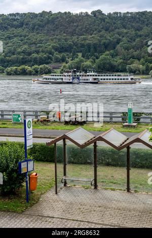 Bushaltestelle in Lorchhausen, Bezirk der Stadt Lorch, im Oberen Mittelrheintal, wochentags 6 Haltestellen des lokalen Transportbusses des RTV, exkl. Stockfoto