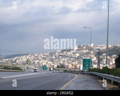 Fureidis (auch Freidis; Arabisch: فريديس, Hebräisch: פֻרֵידִיס) ist eine arabische Stadt im israelischen Haifa-Bezirk. Sie erhielt 1952 den Status eines gemeinderats. Stockfoto