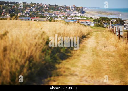 Malerische Panoramalandschaft von Sainte-Marguerite sur Mer, Normandie in Frankreich Stockfoto