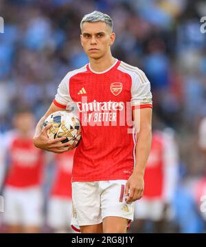 London, Großbritannien. 06. Aug. 2023. Leandro Trossard von Arsenal tritt auf, um während des FA Community Shield einen Strafstoß zu verhängen. Kredit: Mark Pain/Alamy Live News Stockfoto