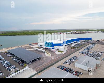 Galveston, TX, USA - 23. Juli 2023: Luftbild Royal Caribbean Terminal im Hafen von Galveston, TX Stockfoto