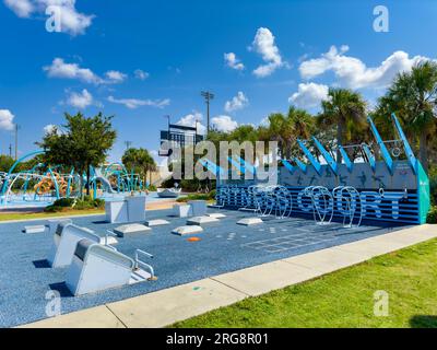 Pensacola, FL, USA - 21. Juli 2023: Foto des Fitnessplatzes im Vince J Whibbs SR Community Maritime Park Pensacola Florida Stockfoto