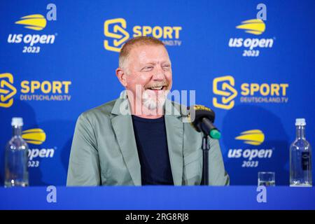 München, Deutschland. 08. Aug. 2023. Tennis, Medienrunde mit Experten und Kommentatoren für die Sendung der US Open 2023 in New York durch Sportdeutschland. TV: Boris Becker, ehemaliger deutscher Tennisspieler, spricht auf der Pressekonferenz. Kredit: Matthias Balk/dpa/Alamy Live News Stockfoto