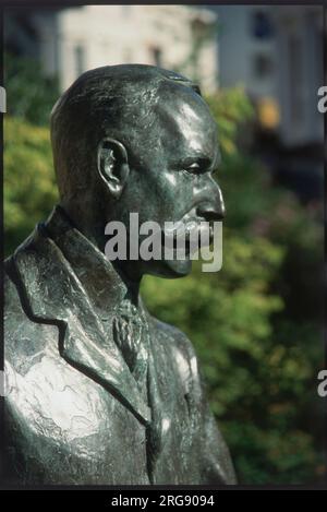 SIR EDWARD ELGAR Bronze Statue des englischen Komponisten (1857 - 1934) in Great Malvern, Worcestershire, England. Stockfoto