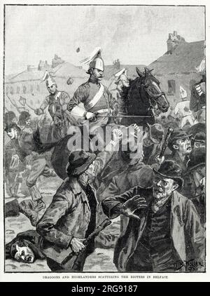 Dragoons und Highlanders verstreuen die Rioters in Belfast. Dementsprechend wurden die 4. Dragoon Guards und die 78. Highlanders, begleitet von den Royal Antrim Gewehren, zur Durham Street marschiert, der Grenzlinie zwischen dem katholischen und dem protestantischen Bezirk. Nach einem kleinen Gefecht, ohne dass eine der beiden Seiten einen Vorteil beanspruchen konnte, fand die verzweifelteste Schlacht statt, auf einem Ziegelfeld, das entlang einer Seite der Dover Street verlief, wurden die Kriegsteilnehmer, die sich auf mehrere Tausend versammelt hatten, erschossen, die Steine und Pistolen warfen. Stockfoto