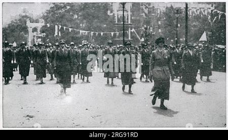 Feierlichkeiten zum Friedenstag, um das Ende des Ersten Weltkriegs zu feiern. Das Foto zeigt Lady Londonderry mit Vertretern der Frauenlegion. Stockfoto