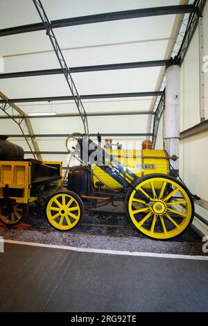 Nachbildung von Robert Stephensons „Rocket“-Dampflokomotive, ausgestellt im National Railway Museum in York. Das Original wurde 1829 erbaut. Stockfoto