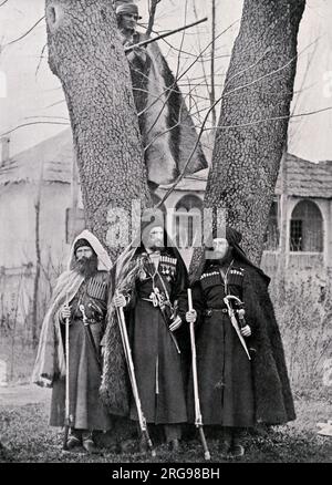 Georgische (kaukasische) Soldaten in traditioneller Kleidung. Stockfoto