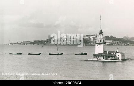 Maiden Tower (Türkisch: KYZ Kulesi), auch bekannt als Leander's Tower (Turm von Leandros) seit der mittelalterlichen byzantinischen Zeit, in Salacak am Bosporus - Konstantinopel, Türkei. Stockfoto