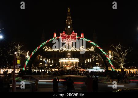 Weihnachtsmarkt im Rathaus in Wien, Österreich Stockfoto