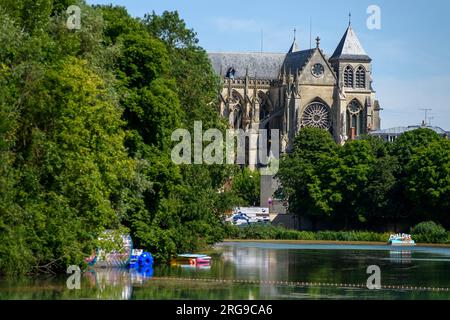 Stadt Châlons en Champagne - Kathedrale Notre-Dame-en-Vaux | La petite ville de Châlons en Champagne - Kathedrale Notre-Dame-en-Vaux Stockfoto