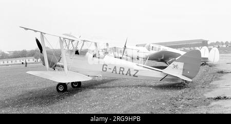 De Havilland DH.82a Tiger Moth G-ARAZ (msn 82867) ex R4959 des Tiger Club, in Kidlington in den 1960er Jahren. Stockfoto