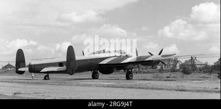 Avro Lincoln B Mk.2 G-APRJ am Flughafen Southend. Ex Royal Air Force RF342, dann nach D. Napier & Sons Ltd. Am Flughafen Luton, mit B-Klasse-Registrierung G-29-1. Im November 1962 als G-36-3 zum Cranfield College of Aeronautics übersiedelt, dann am 9. Mai 1967 als G-APRJ nach Southend und dann wieder als G-29-1. Stockfoto