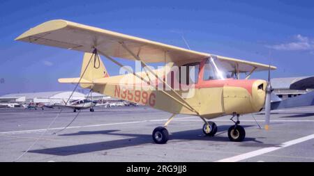 Welsh Model A Welsh Rabbit - N3599G George Welsh produzierte Beispiele für Modell A Welsh Rabbit ein-Sitzer-Flugzeug (erster Flug 1965) und Modell B mit zwei Sitzen (erster Flug 1968). Der 1965 Welsh Rabbit, Ein Einplatzkabinenmonoplan mit hohem Flügel, flog erstmals am 12. November 1965, registriert N3599G, mit konventionellem Fahrwerk. Welsh Rabbit AEngine: Continental A65-8 1988, 65hpWingspan: 26&#65533;Länge: 18&#65533;Nutzlast: 350 lbMax. Geschwindigkeit: 108 mphStall: 98 mphSeats: 1 der 1988 Welsh Rabbit B zweiplatzige Monoplane mit hohem Flügel flog im November 48, ebenfalls registriert N3599G, mit Trizyk Stockfoto