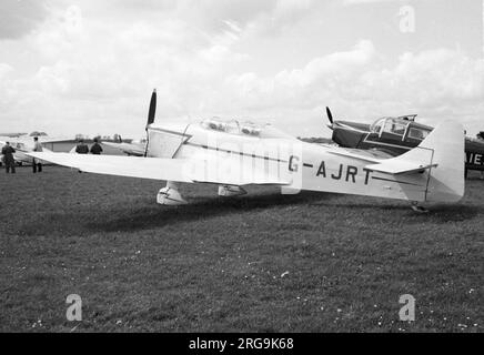 Miles M.14A Hawk Trainer 3 G-AJRT (msn 7183). Zuvor Magister L8288 bei der Royal Air Force. Wurde am 3. September 1962 aus dem Verkehr gezogen, als Eigentümer des Grimsby Flying Club. Stockfoto